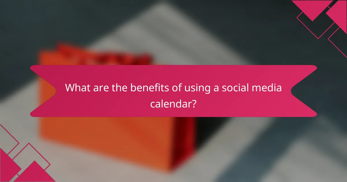 What are the benefits of using a social media calendar?